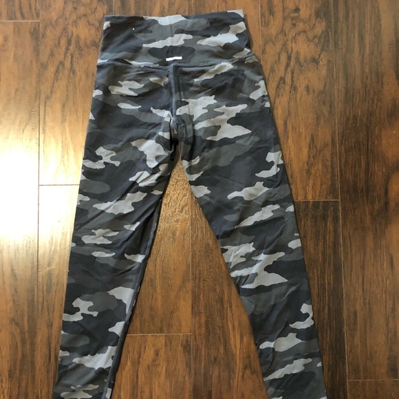 Aerie camo leggings 7/8 length - Picture 2 of 3